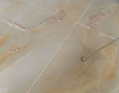 信丰瓷砖空鼓维修公司分享粘合剂选择不当在瓷砖铺贴过程中可能导致以下问题