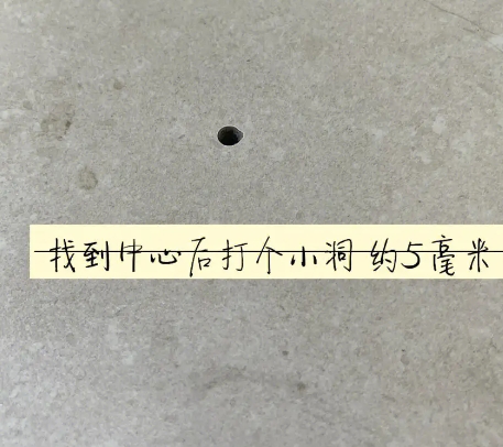 信丰瓷砖空鼓维修公司专业解答在瓷砖铺贴过程中，如果砂料搅拌不均匀，将会带来以下问题