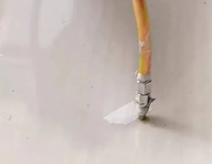 信丰瓷砖空鼓维修公司专业解答在瓷砖铺贴过程中，如果使用的砂料过粗（如全部使用了粗砂），可能会导致以下问题